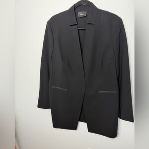 AKRIS Wool Elongated Blazer Size 14 Black Quiet Luxury